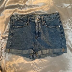 Wild fable jean shorts size 6/28 fit like M
